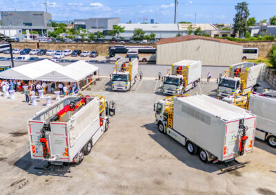 Les camions électriques de Mineris lors de l'inauguration.